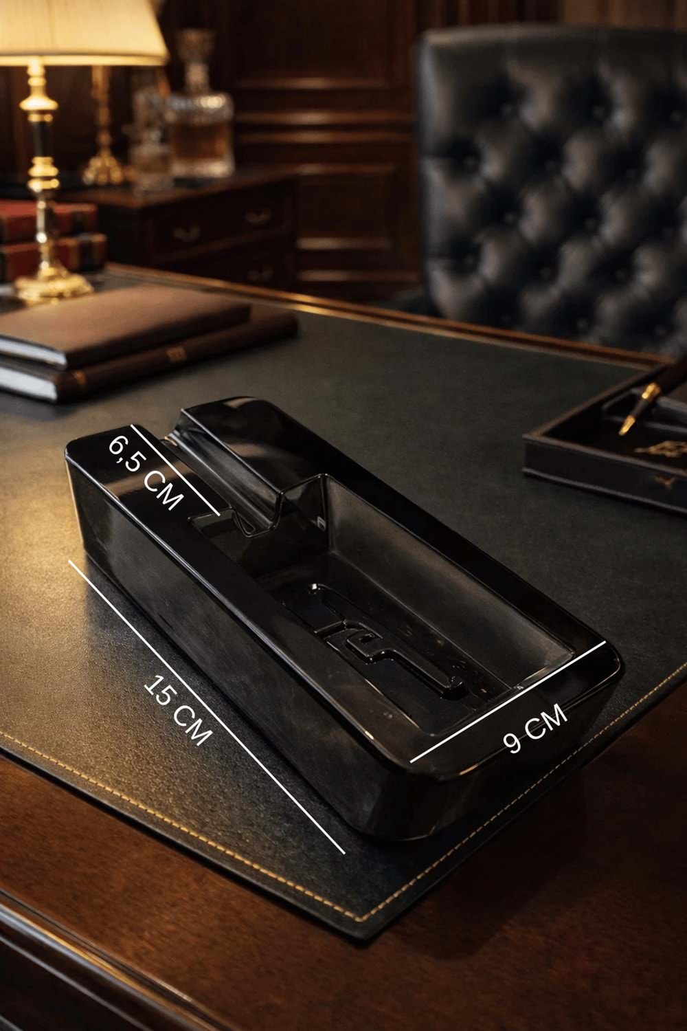 El Yapımı Cam Kabartma Detaylı Füme Puro Küllük - Ağır Cam Tasarım