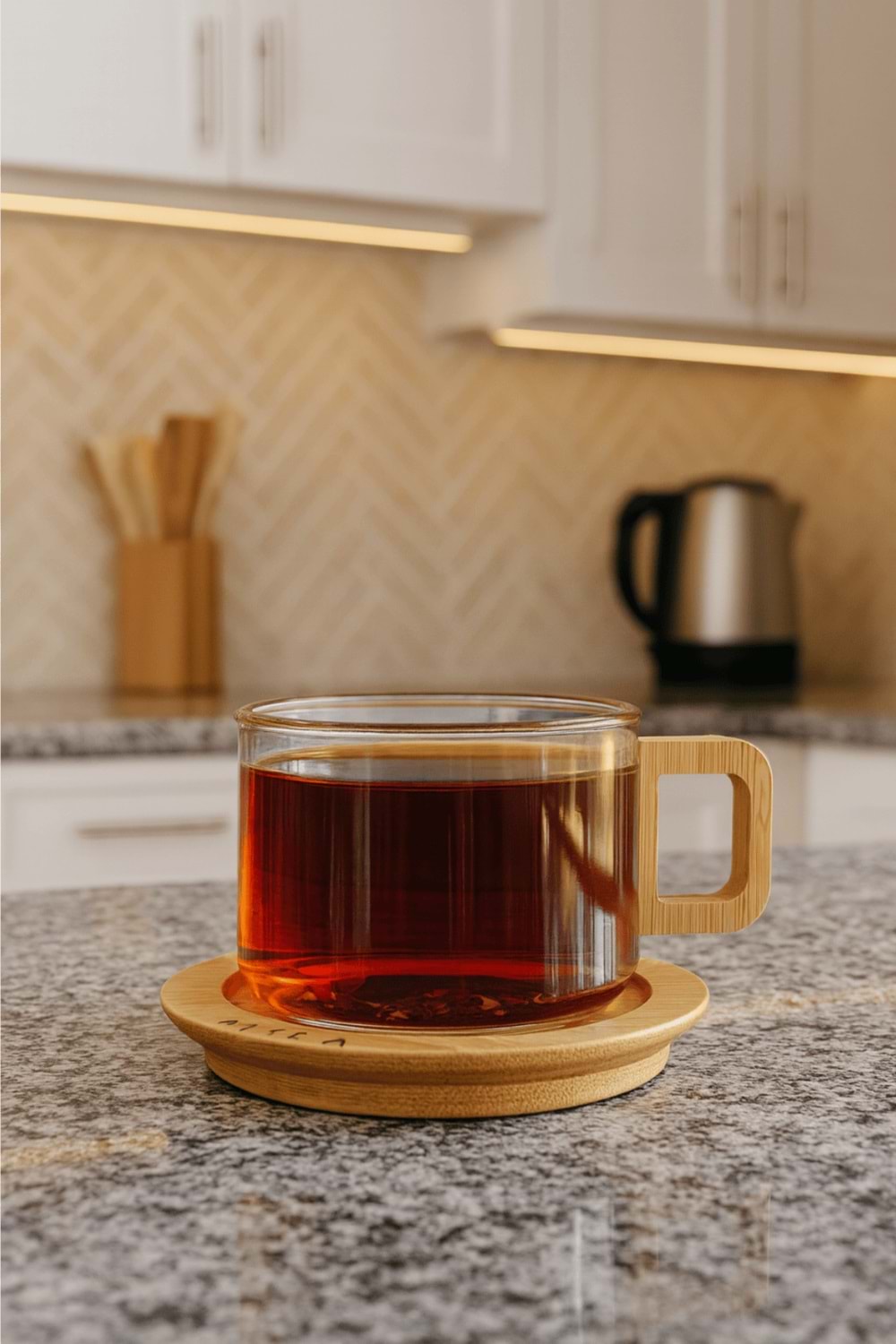 12 Parça Amber Renk Cam Kupa Seti – Bambu Kulplu ve Altlıklı Çay & Kahve Bardağı