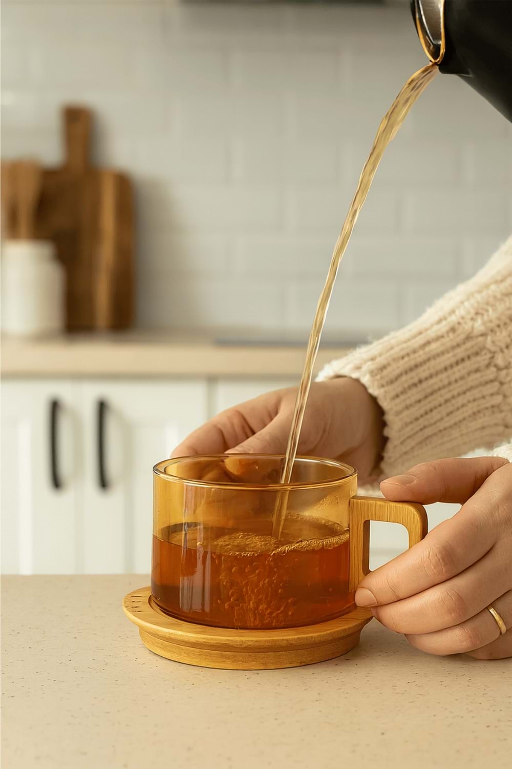 12 Parça Amber Renk Cam Kupa Seti – Bambu Kulplu ve Altlıklı Çay & Kahve Bardağı