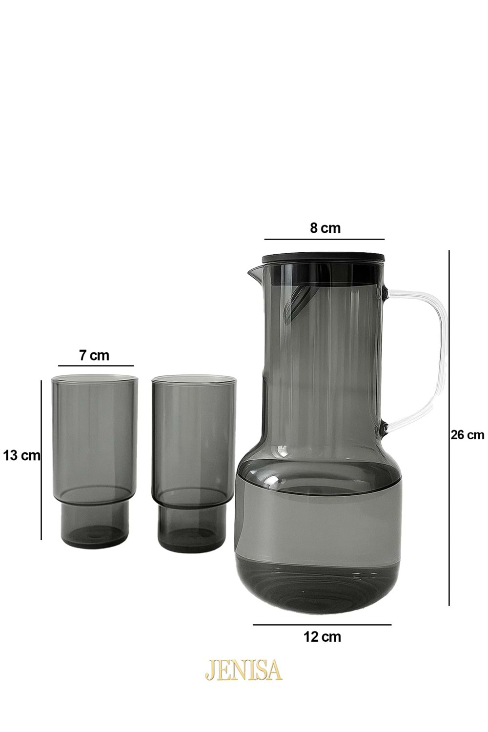 2 Bardaklı Set Isıya Dayanıklı Cam Sürahi – 1.8 Litre Füme Renk, Borosilikat, Süzgeçli Kapaklı