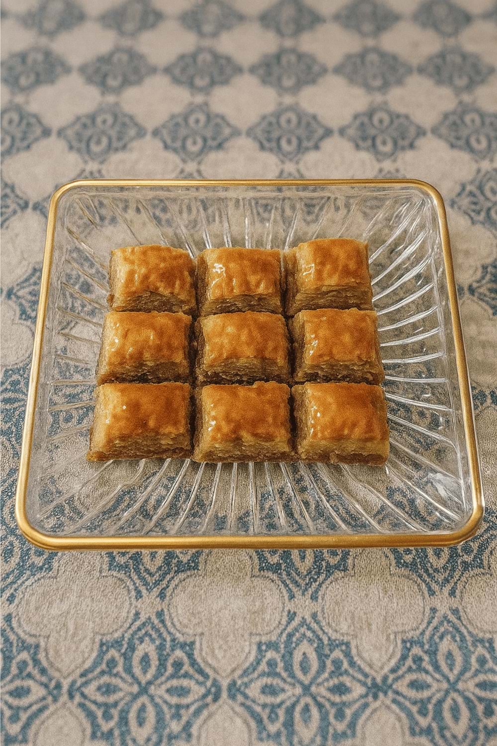 2 Adet Yaldızlı Cam Kare Tabak – Şeffaf Desenli Sofra Sunum Tabağı