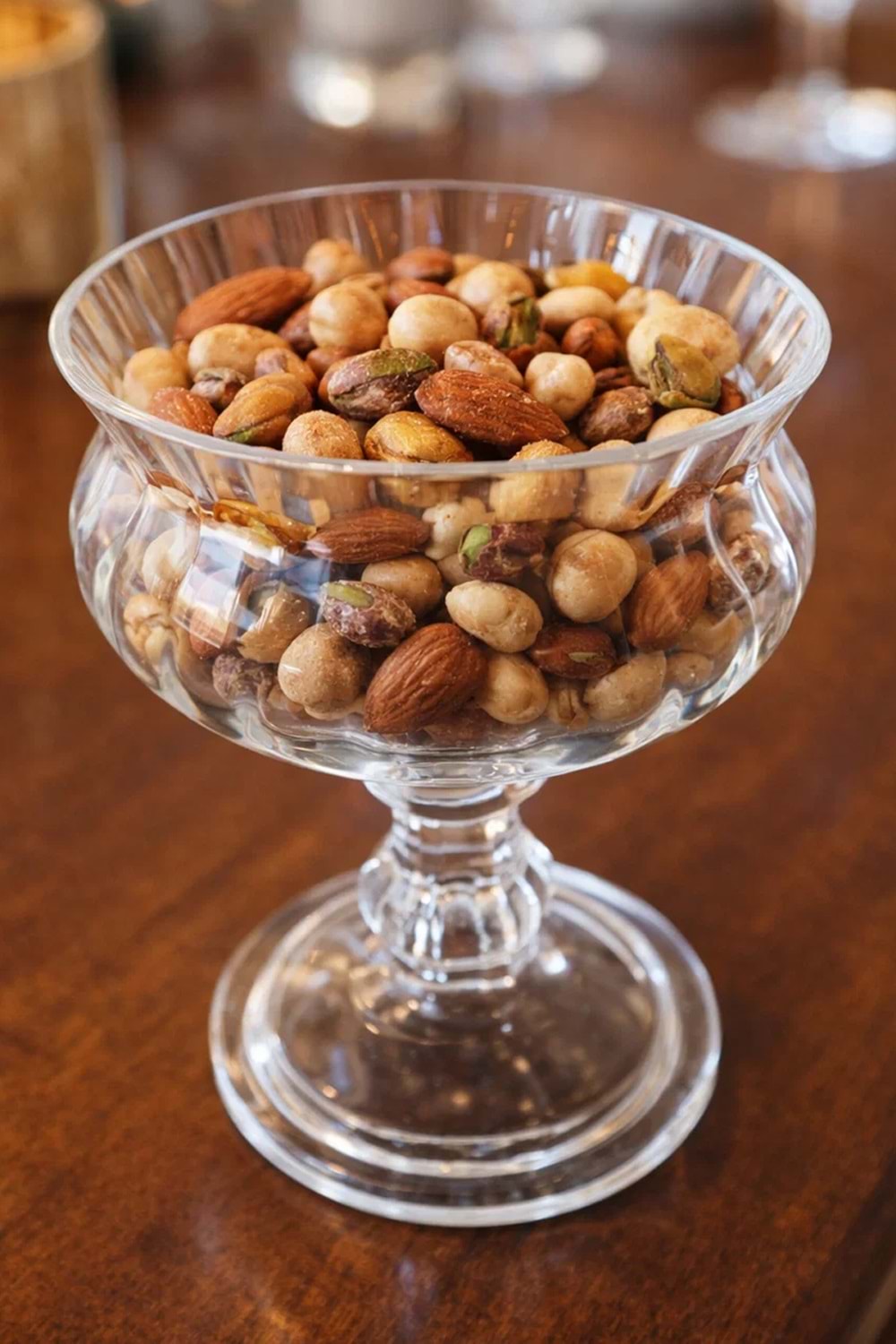 Ayaklı Şeffaf Cam Şekerlik & Lokumluk – Çikolata, Draje ve Şeker Sunum Kasesi