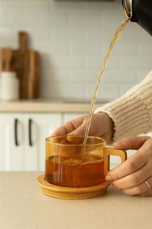 12 Parça Amber Renk Cam Kupa Seti – Bambu Kulplu ve Altlıklı Çay & Kahve Bardağı