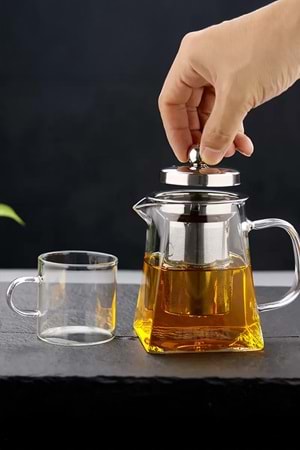 Isıya Dayanıklı 750 ML Cam Demlik – Köşeli Tasarım, Paslanmaz Çelik Süzgeçli