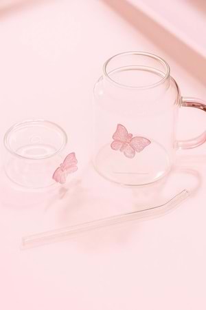 Pembe Kelebek Detaylı Cam Bardak - Kapak ve Pembe Pipetli Kupa 500 ml