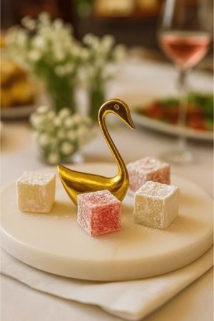 Altın Kuğu Dekorlu Mermer Lokumluk – İkram, Tatlı & Drajelik Sunum Tabağı