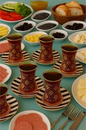 12 Parça Altın Yaldızlı Desen Çay Bardağı ve Zebra Desen Tabak Seti