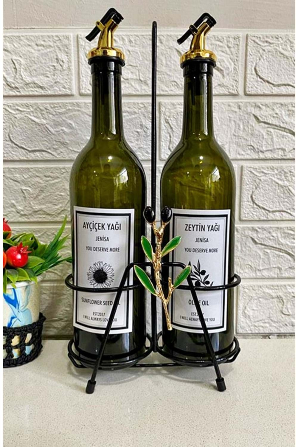 Uzun Zeytin Yaprağı Figürlü Vidalı Siyah Stand Yeşil 750 Ml Şişe Akıtıcılı Etiketli Yağlık Yağdanlık