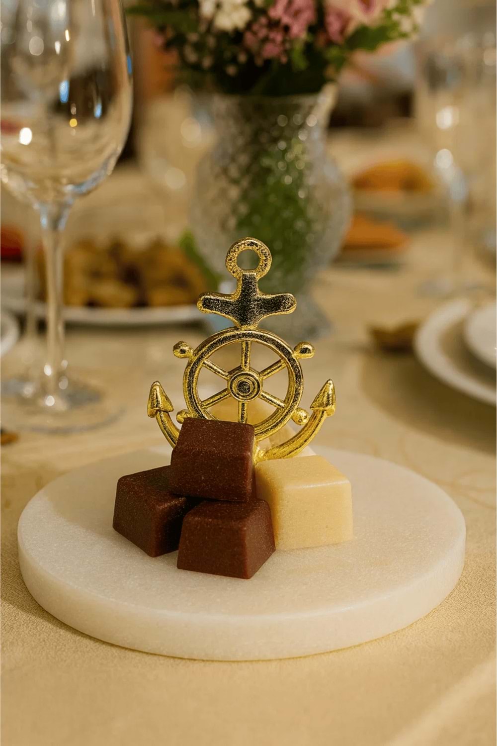 Altın Gemici Çapası Dekorlu Mermer Lokumluk – İkram, Tatlı & Drajelik Sunum Tabağı
