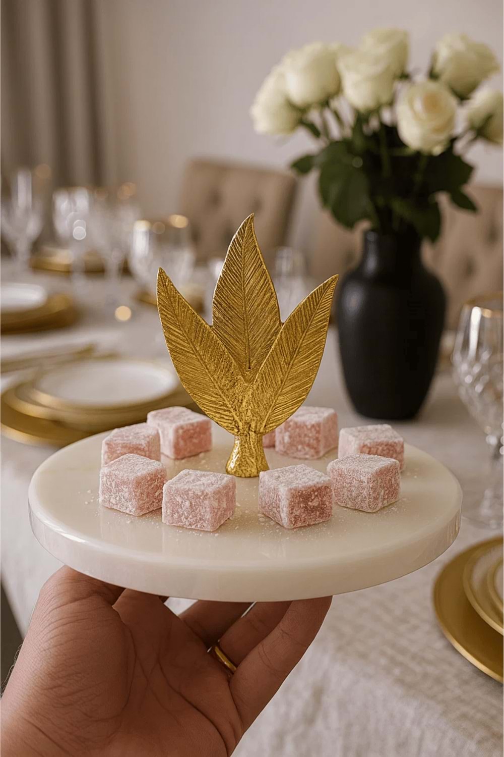 Altın Yaprak Dekorlu Mermer Lokumluk – İkram, Tatlı & Drajelik Sunum Tabağı