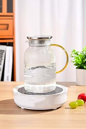1500 ml Borosilikat Cam Çizgili Sürahi – Süzgeçli Metal Kapaklı, Isıya Dayanıklı Şık Tasarım